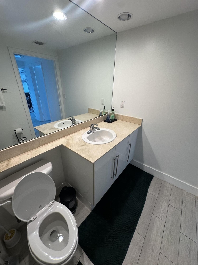 325 S Biscayne Boulevard - Photo 8