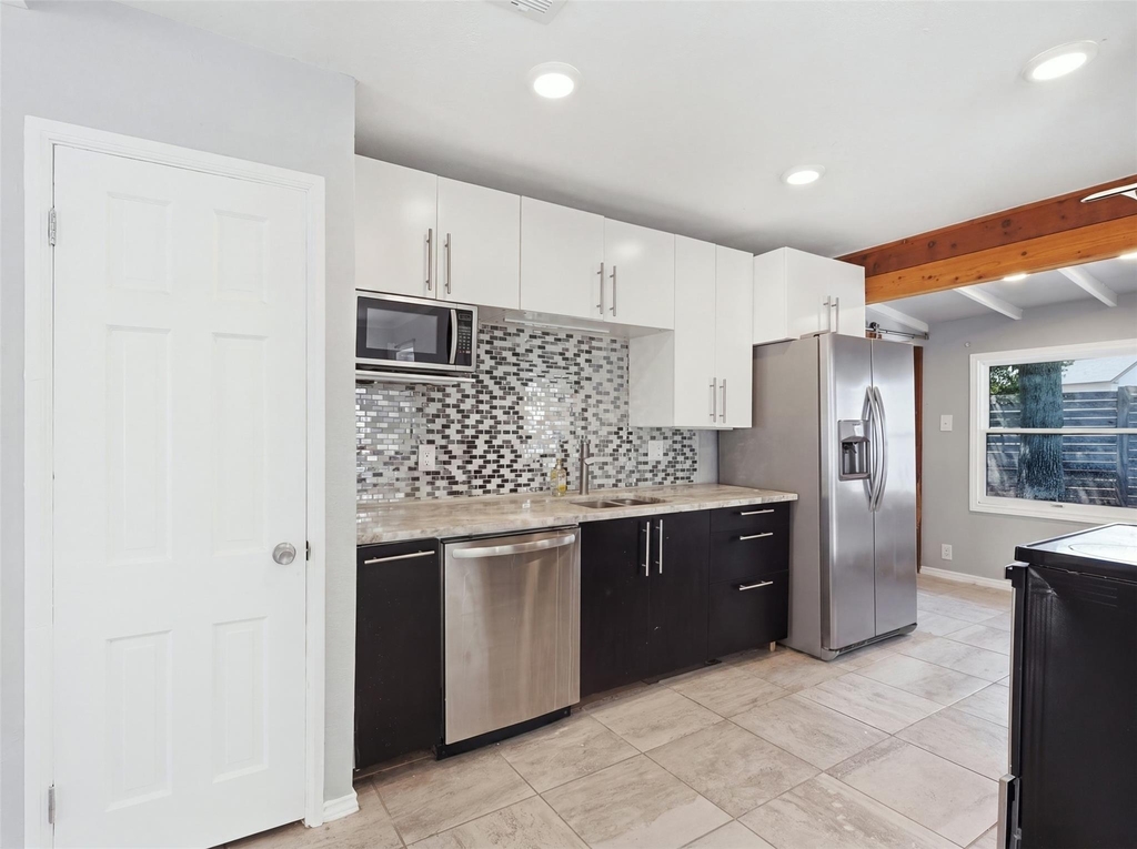 911 Reverchon Drive - Photo 7