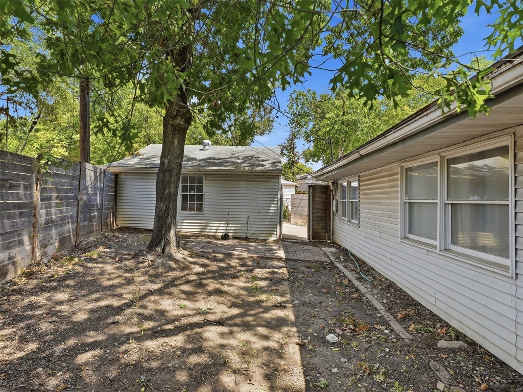 911 Reverchon Drive - Photo 21