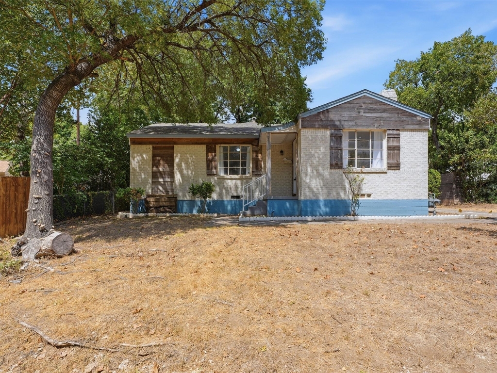911 Reverchon Drive - Photo 1