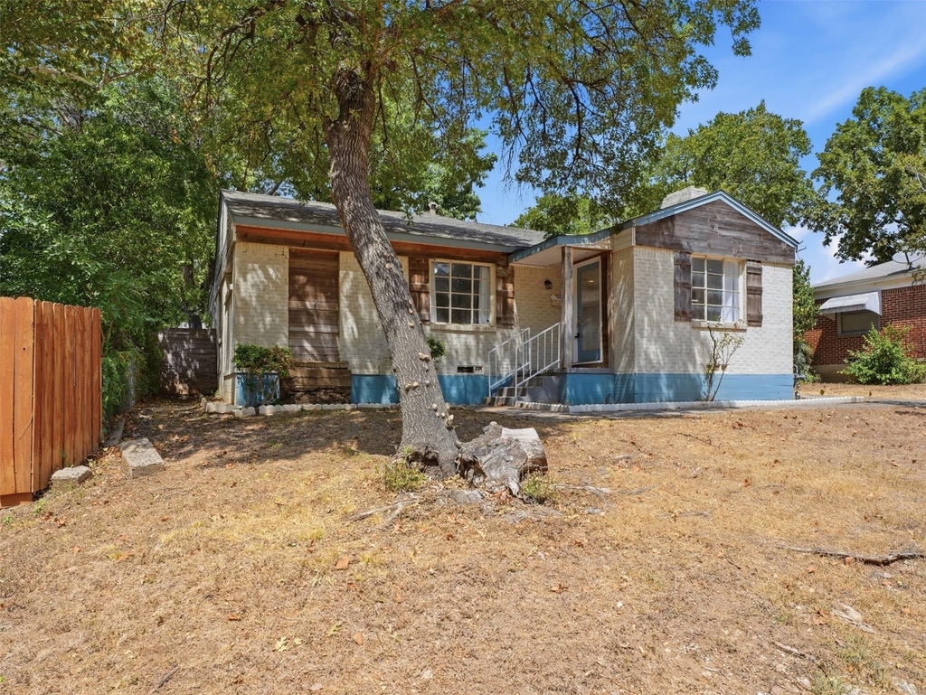 911 Reverchon Drive - Photo 0
