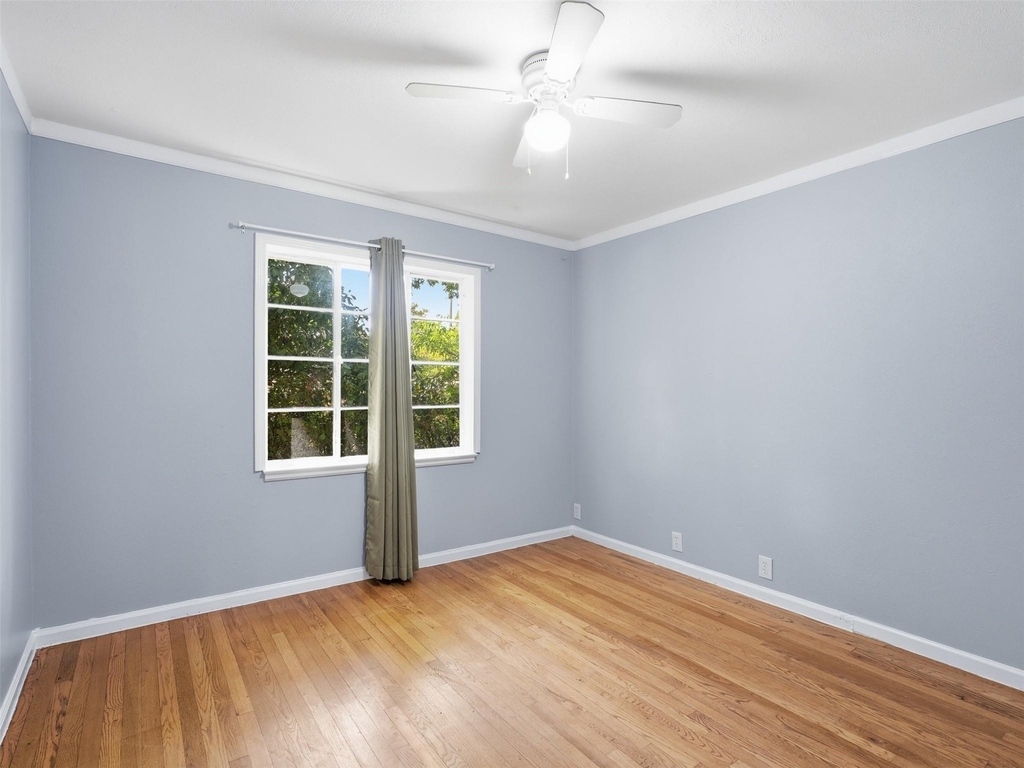 911 Reverchon Drive - Photo 15