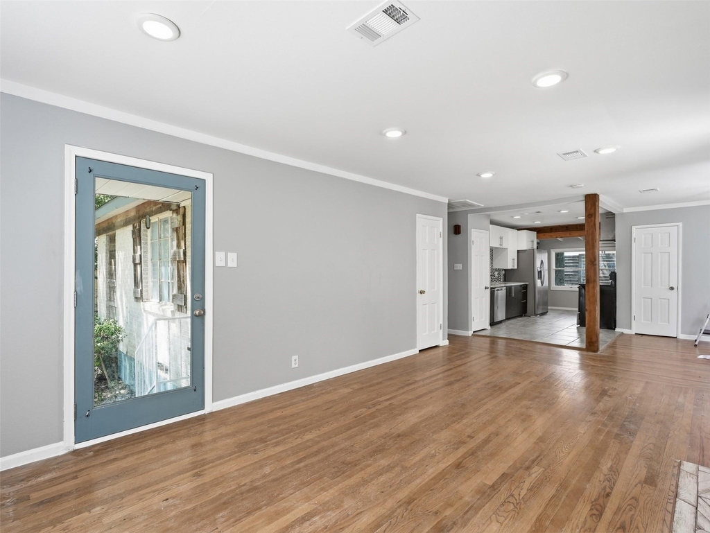 911 Reverchon Drive - Photo 5