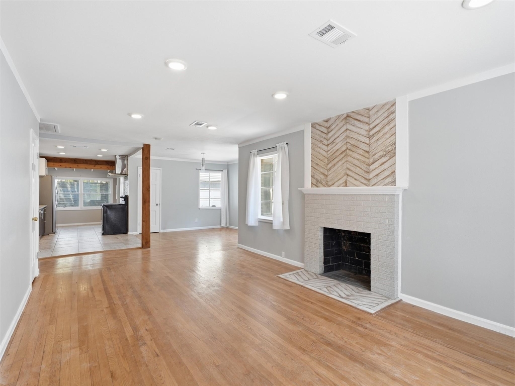 911 Reverchon Drive - Photo 3