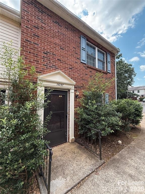 11037 Hunter Trail Lane - Photo 0