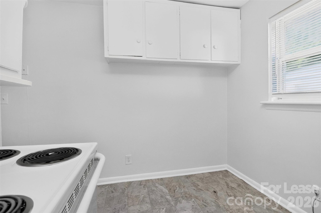 2414 Wilson Avenue - Photo 8