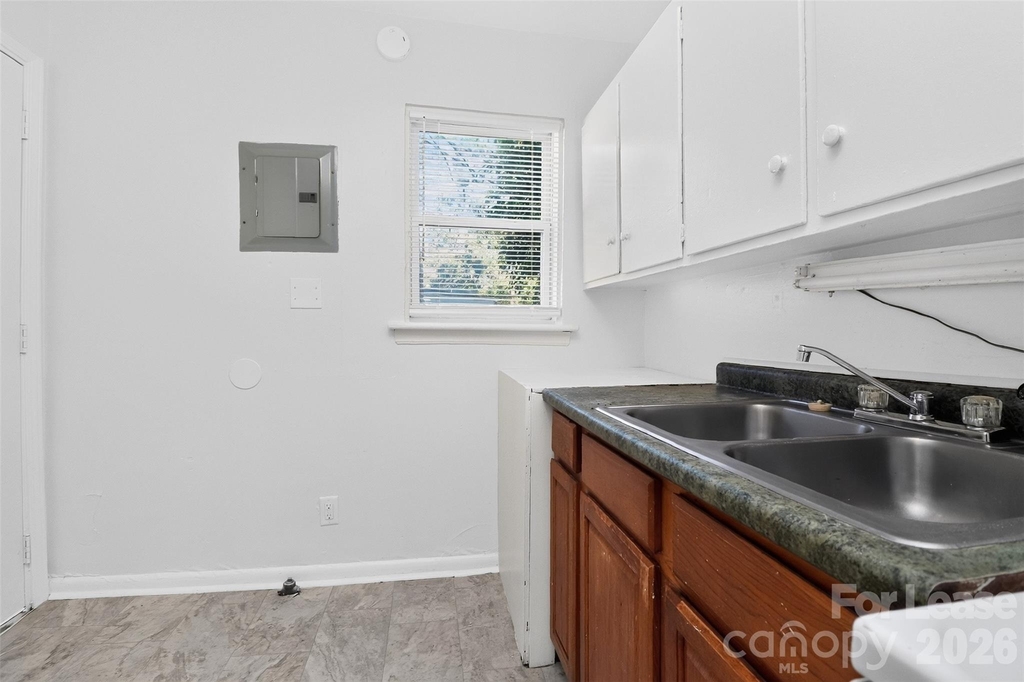 2414 Wilson Avenue - Photo 4