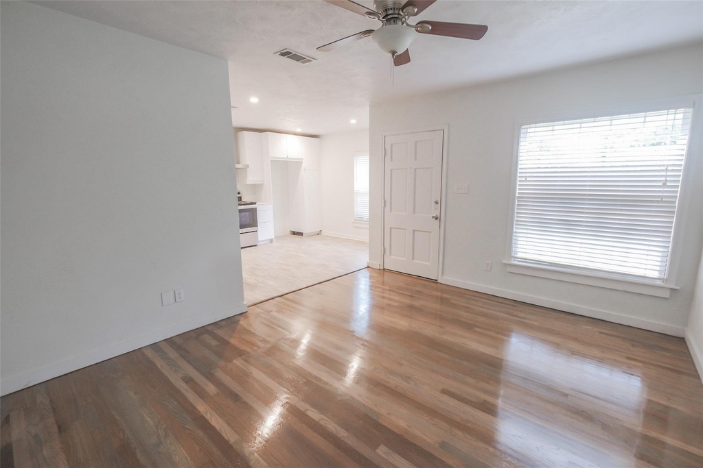 3917 Dexter Avenue - Photo 3