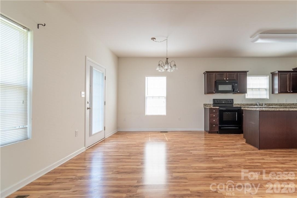 108 Lookout Point Place - Photo 8