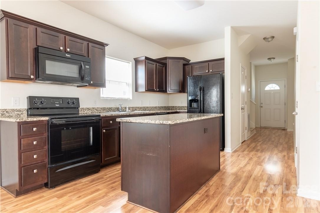108 Lookout Point Place - Photo 3