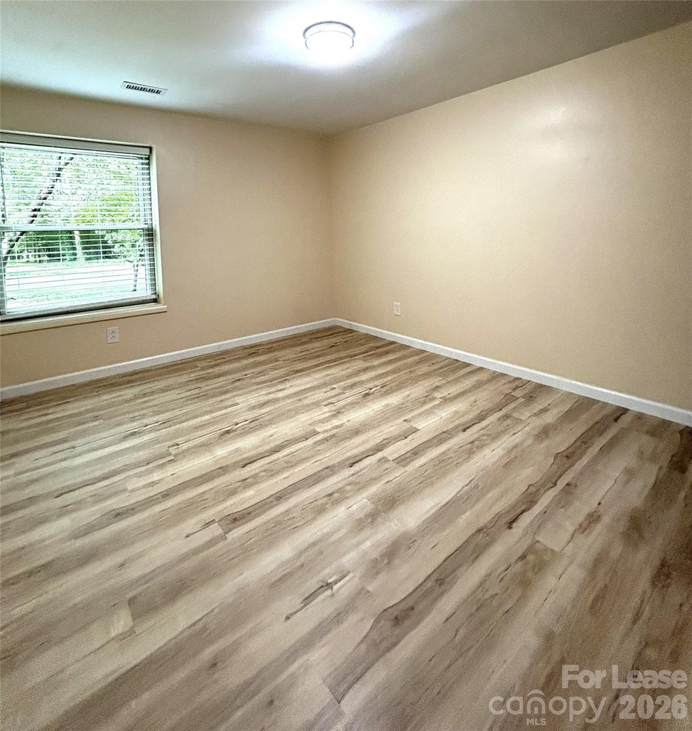 1725 Van Dyke Drive - Photo 20
