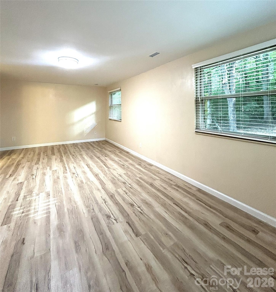 1725 Van Dyke Drive - Photo 21
