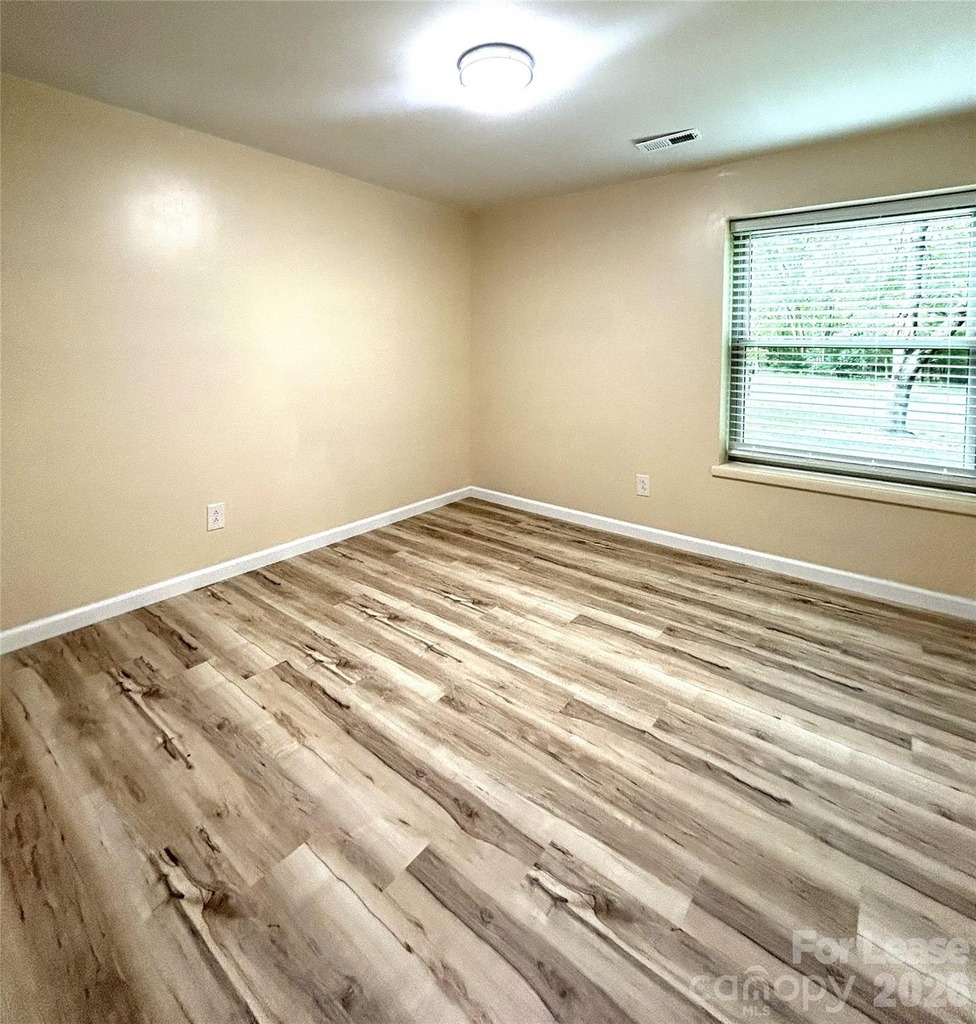 1725 Van Dyke Drive - Photo 19