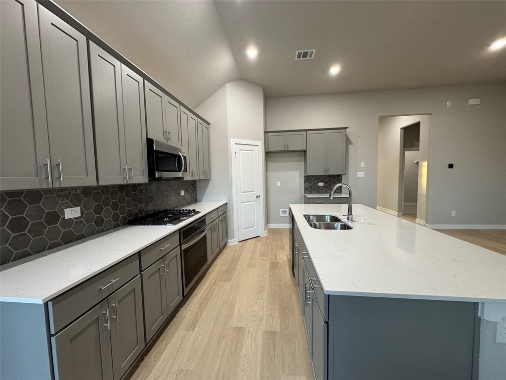 400 Stone Hollow Drive - Photo 4
