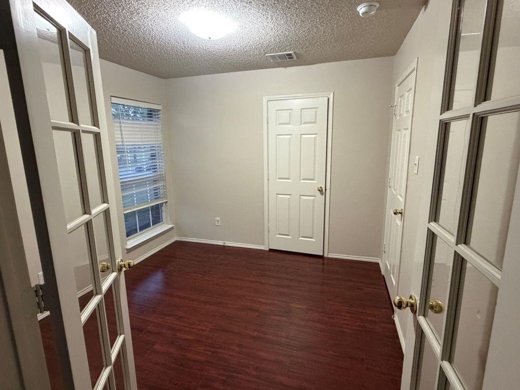 9189 Chivalry Court - Photo 3