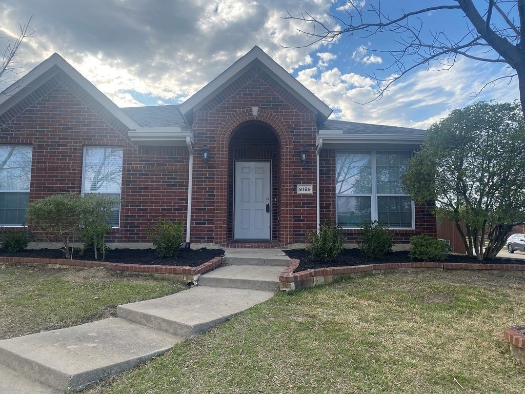 9189 Chivalry Court - Photo 0