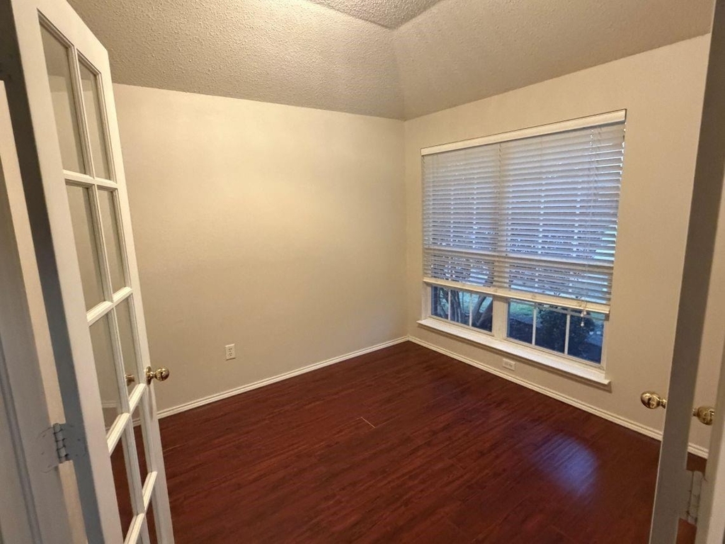 9189 Chivalry Court - Photo 2