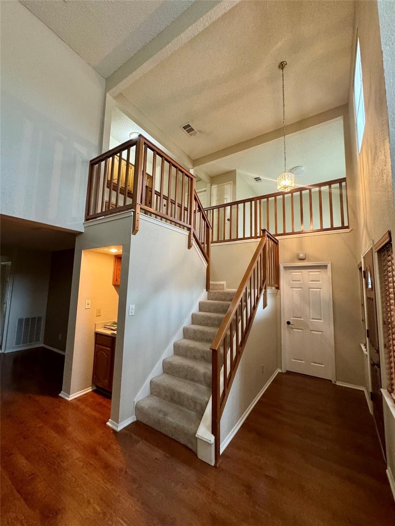 2070 Vista Drive - Photo 2