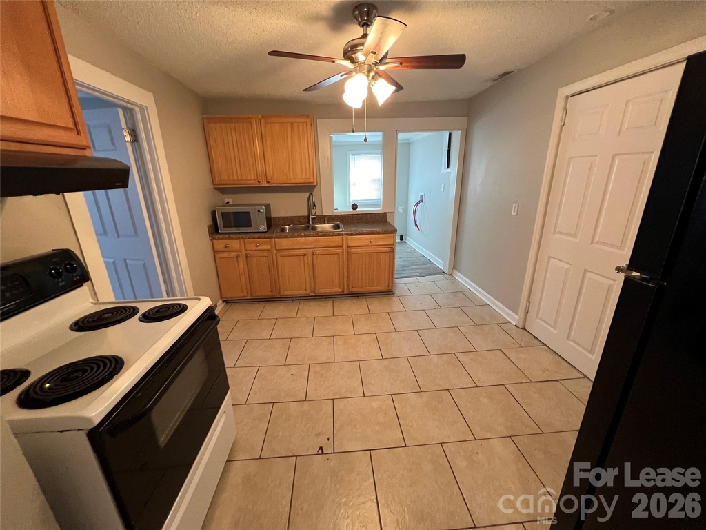 48 Julian Street - Photo 3