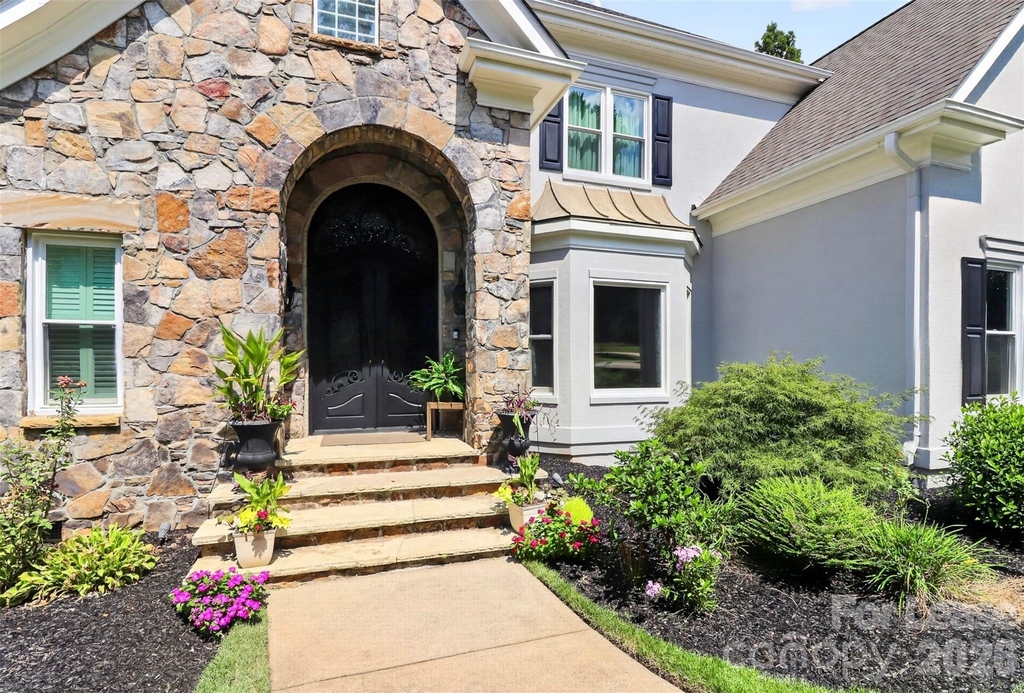 18928 Peninsula Point Drive - Photo 1
