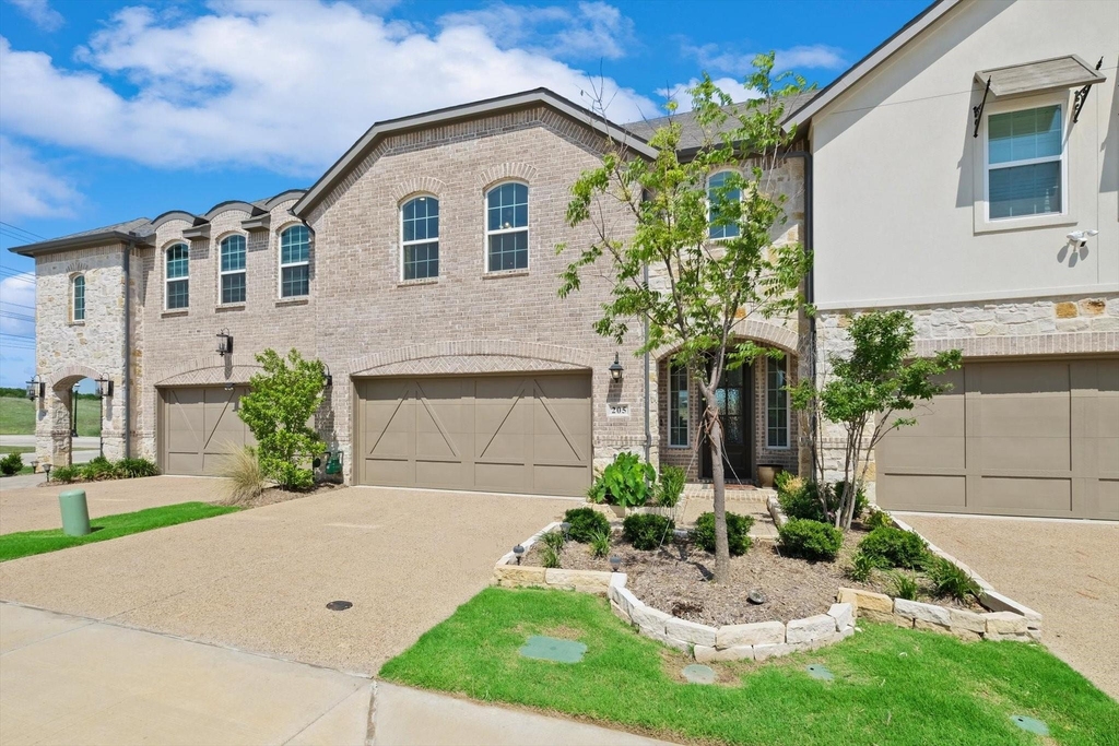 205 Somerset Drive - Photo 0