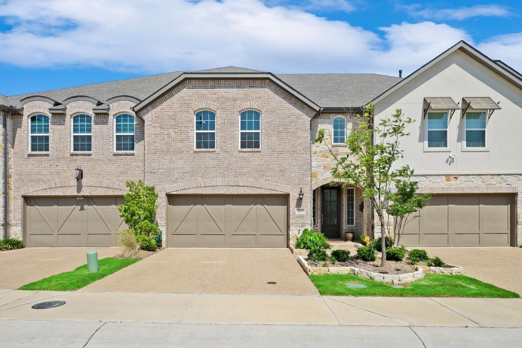 205 Somerset Drive - Photo 1