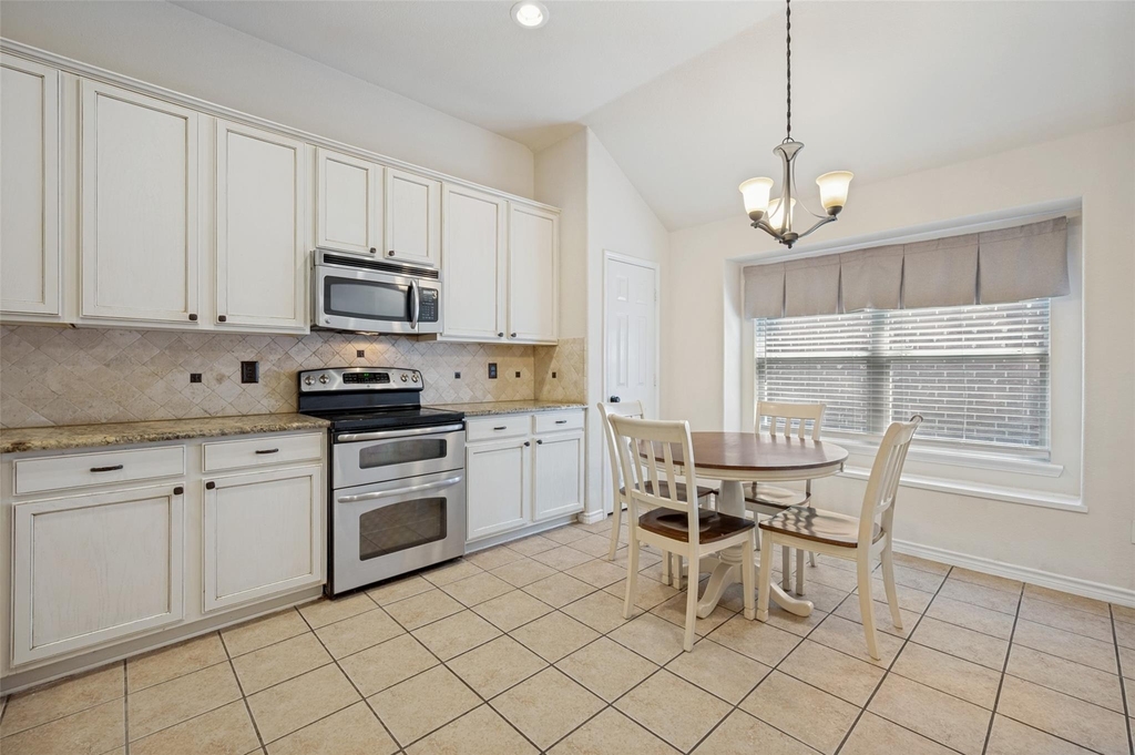 1615 Bur Oak Drive - Photo 6