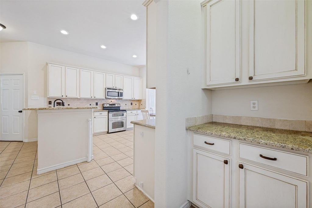 1615 Bur Oak Drive - Photo 5