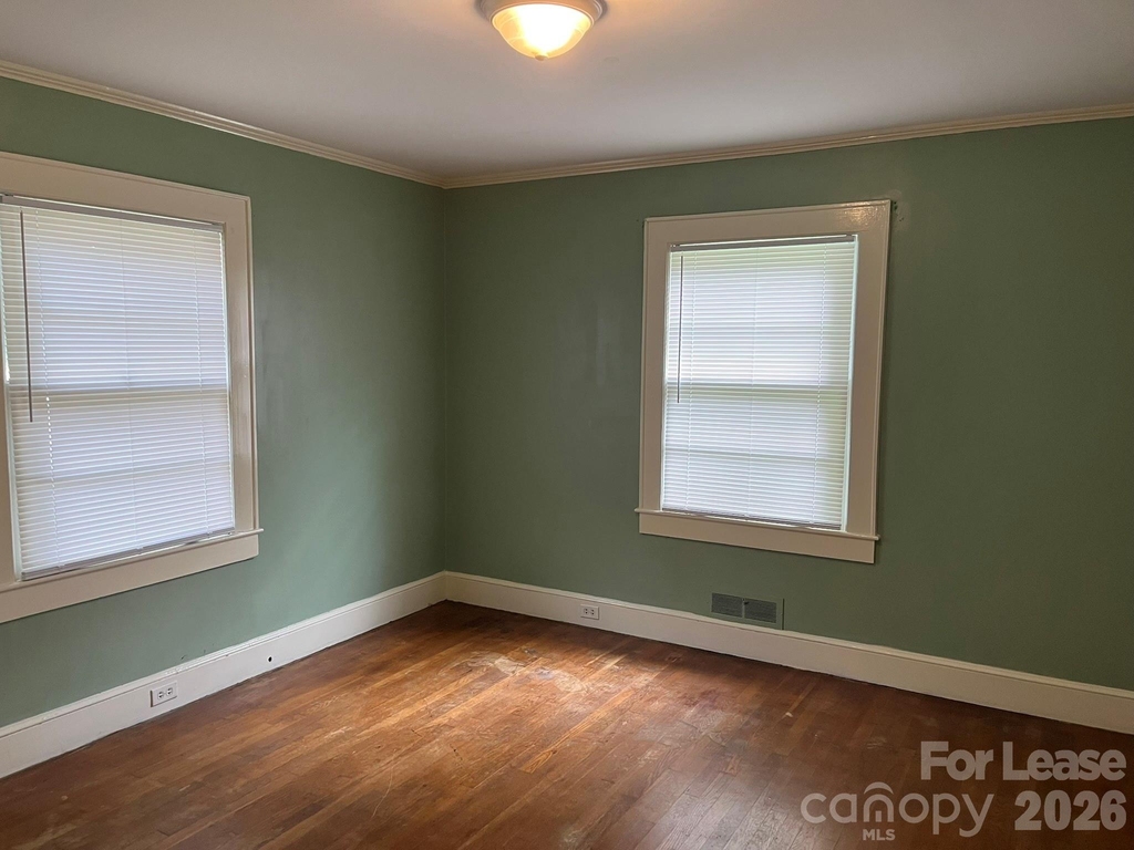 1049 E Main Street - Photo 7