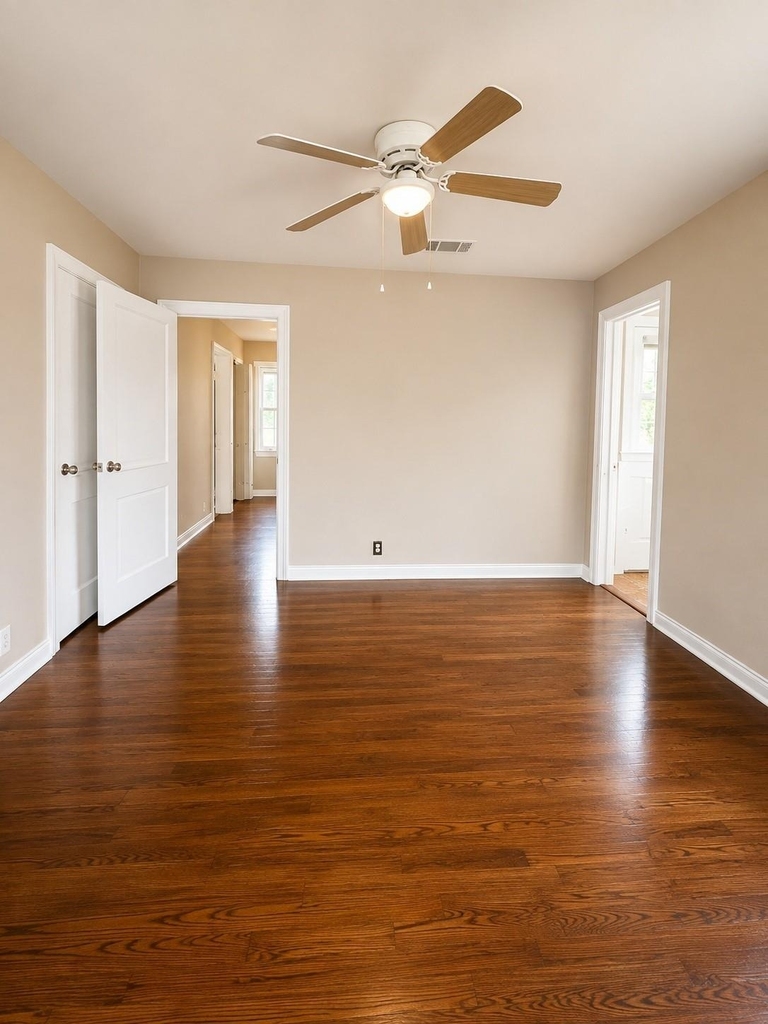 924 W Laurel Street - Photo 2