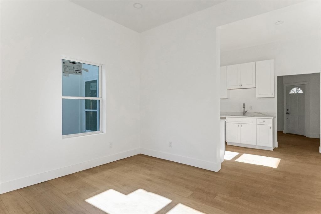 1641 E Tucker Street - Photo 4