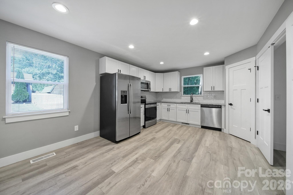 110 Carpenter Street - Photo 2