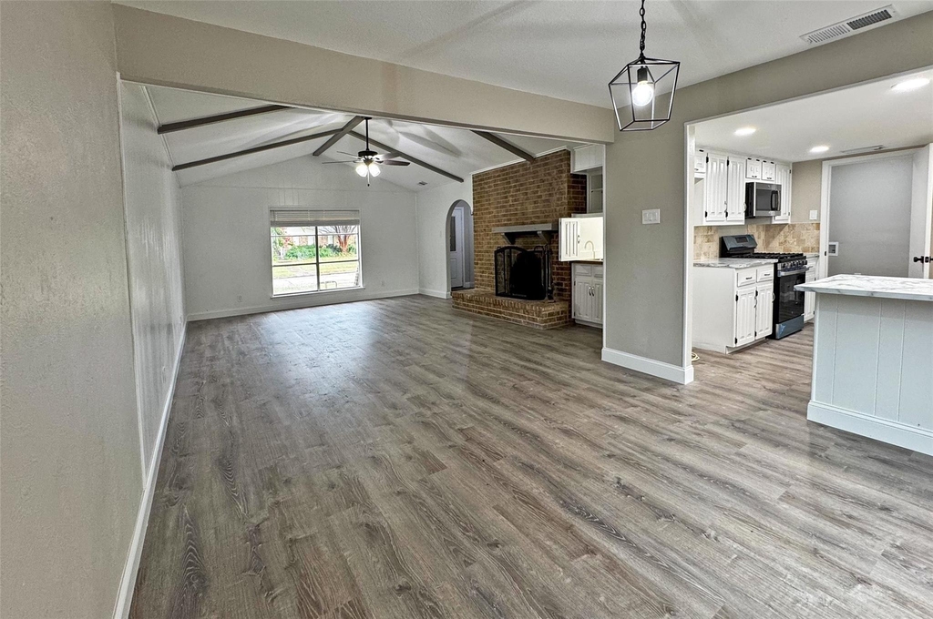 1713 Kingsbridge Drive - Photo 2