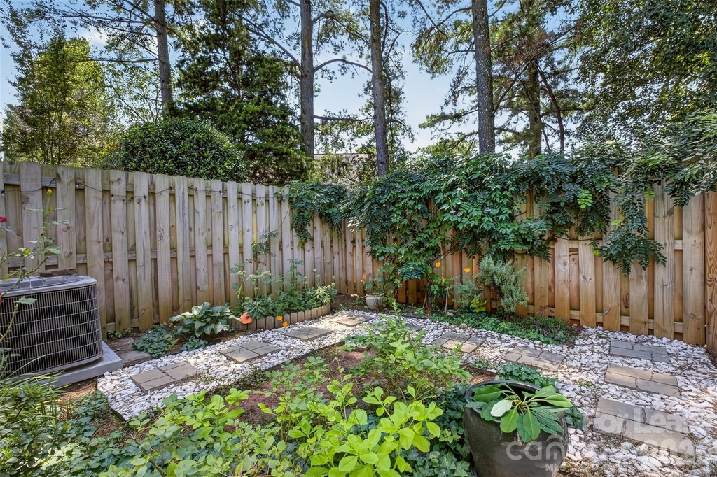 9020 Roseton Lane - Photo 2