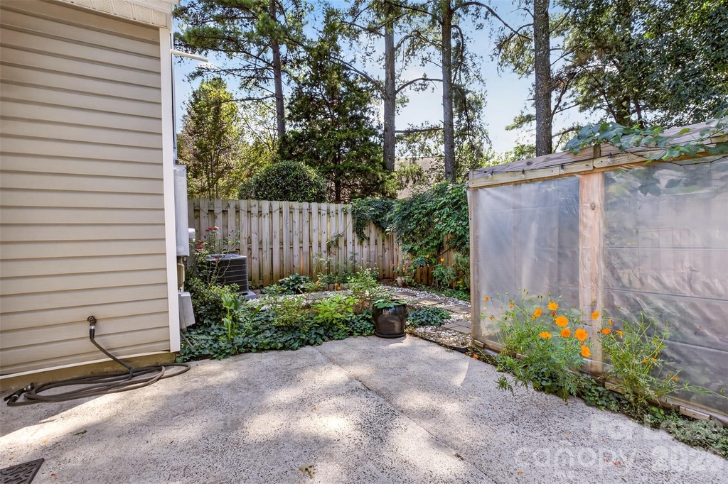 9020 Roseton Lane - Photo 20