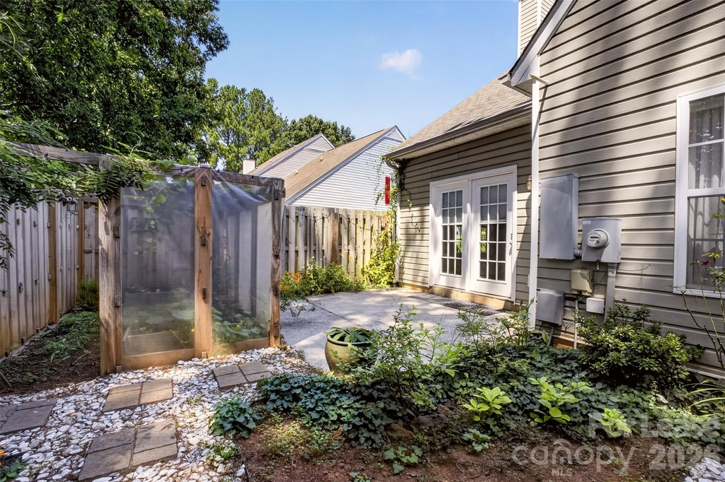 9020 Roseton Lane - Photo 3