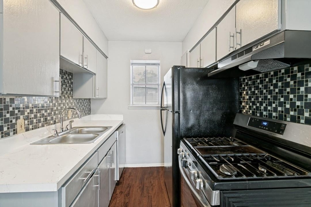4316 Baldwin Street - Photo 1
