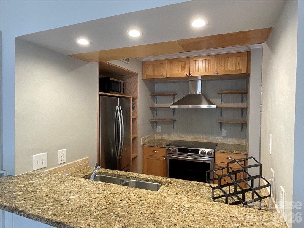300 S Cedar Street - Photo 3