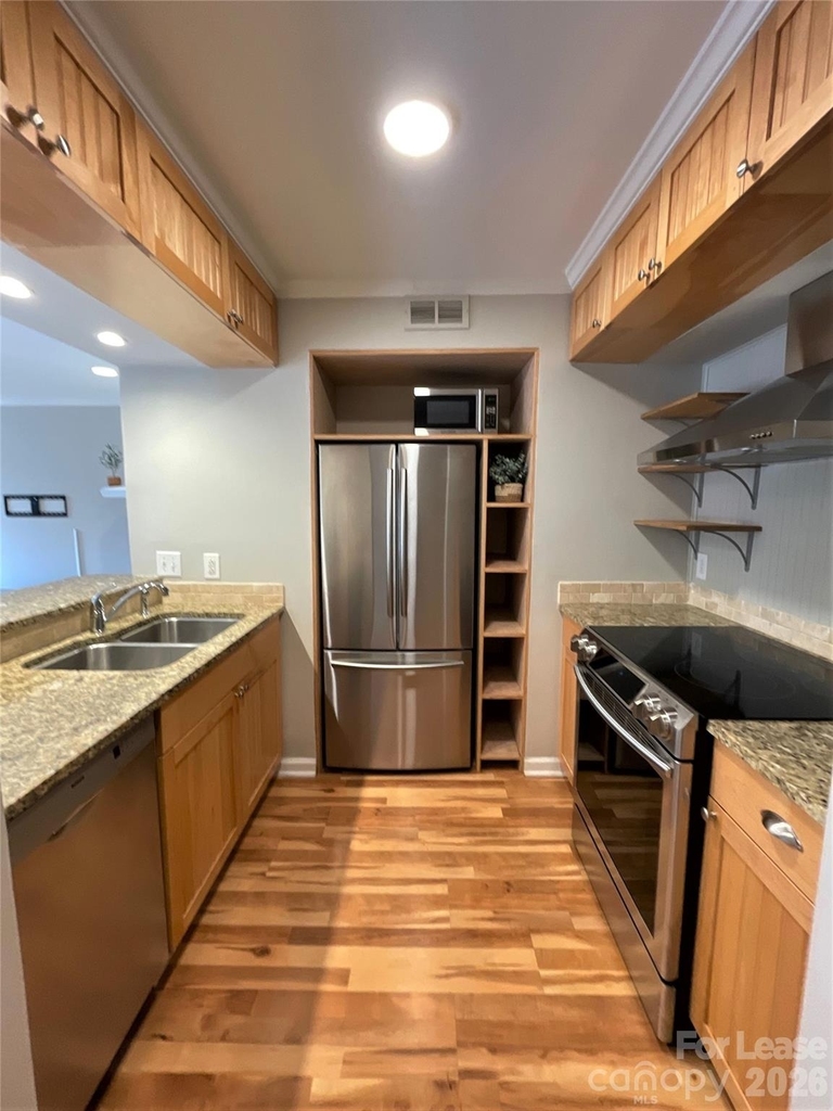 300 S Cedar Street - Photo 4