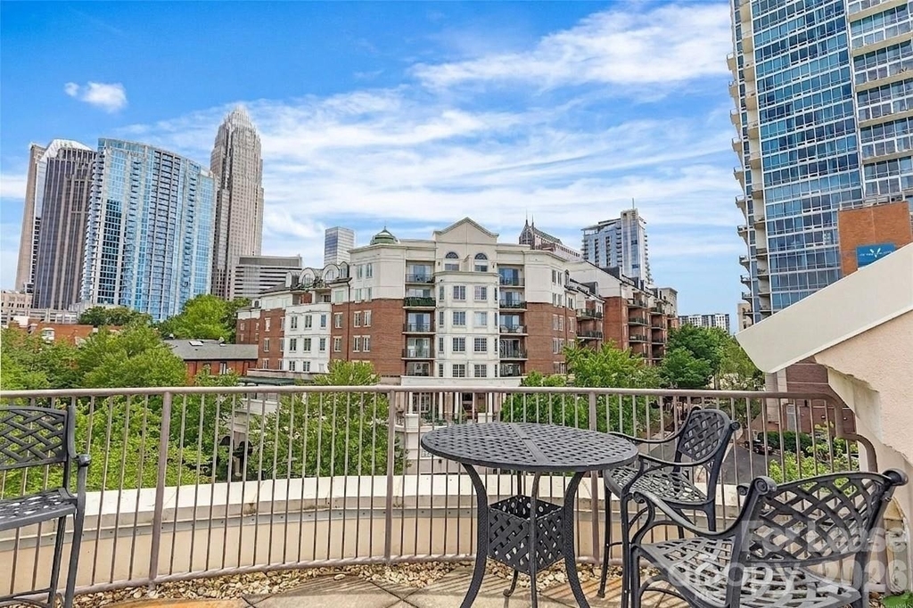 405 W 7th Street - Photo 15