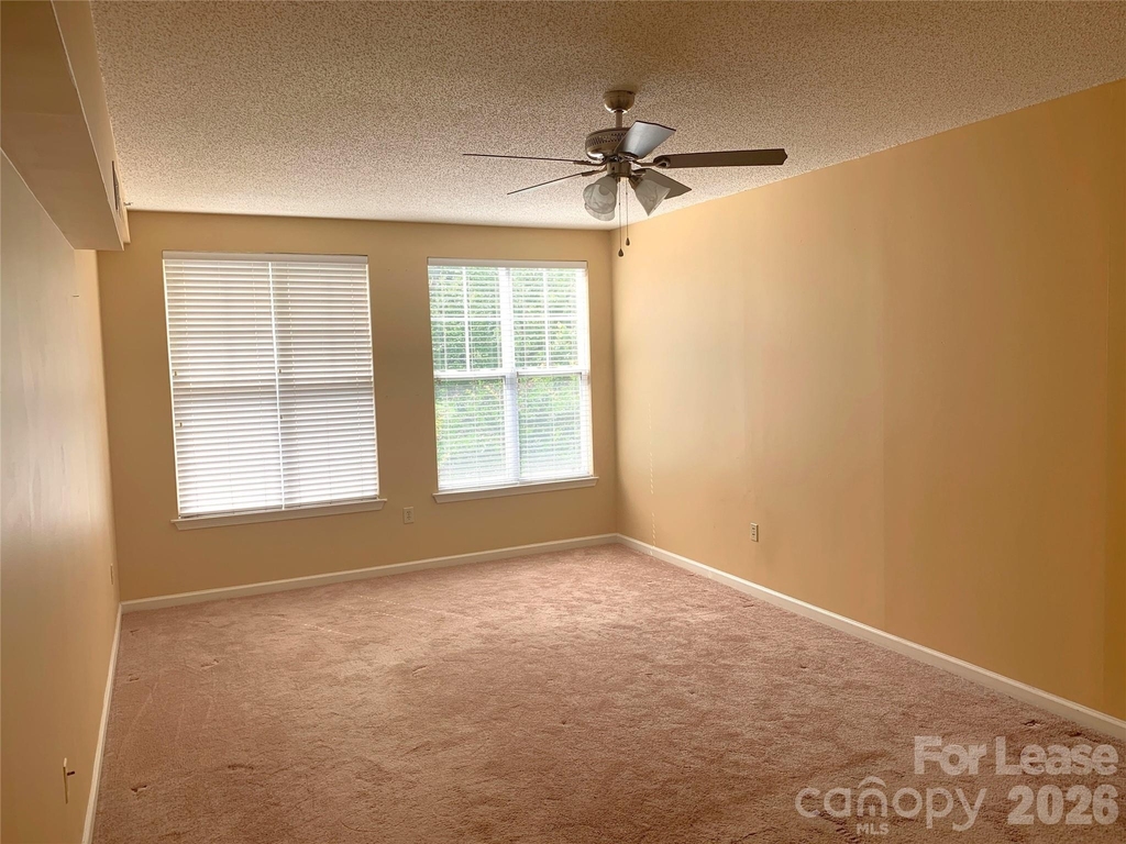 405 W 7th Street - Photo 10