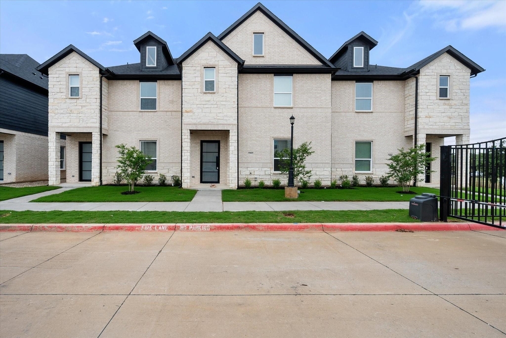2362 Spring Park Boulevard - Photo 0
