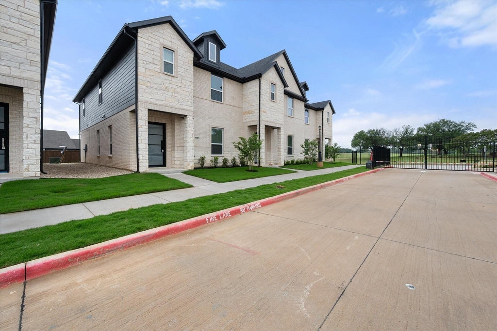 2356 Spring Park Boulevard - Photo 3
