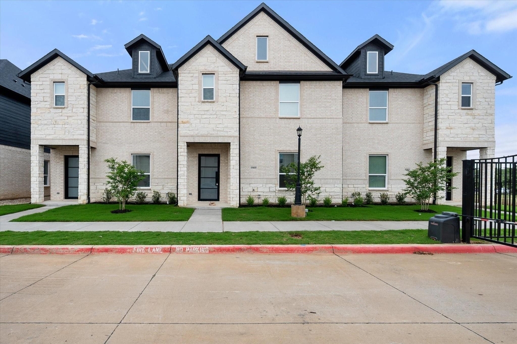 2356 Spring Park Boulevard - Photo 1