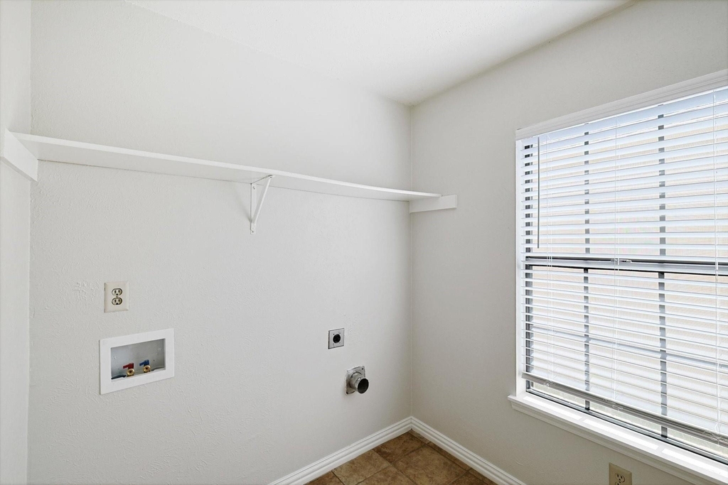 2825 Windsor Drive - Photo 16