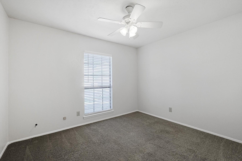 2825 Windsor Drive - Photo 17