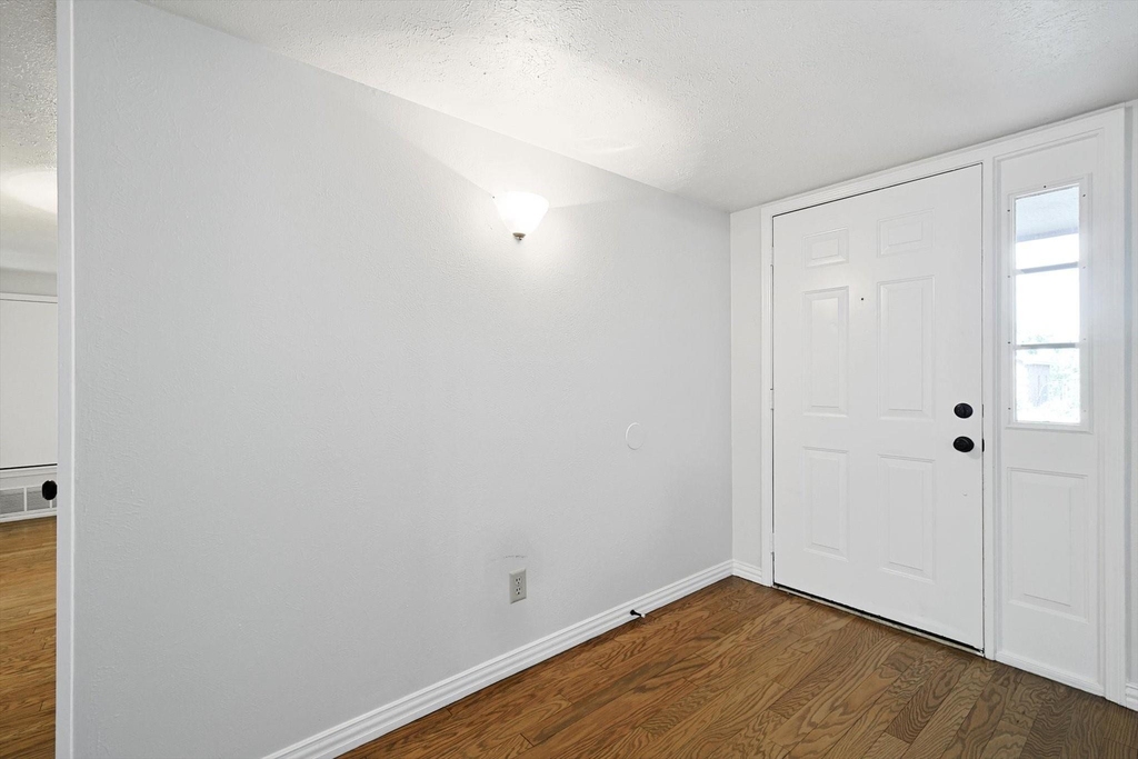 2825 Windsor Drive - Photo 2