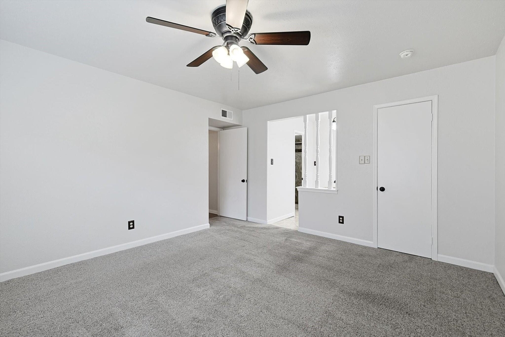2825 Windsor Drive - Photo 24