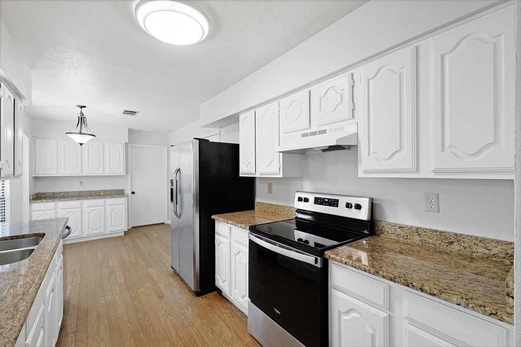 2825 Windsor Drive - Photo 12