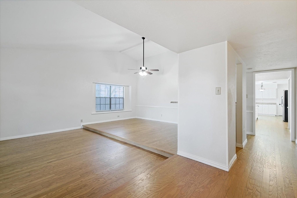 2825 Windsor Drive - Photo 3
